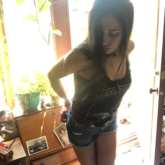 Meet your Posher, Mikha - Picture 3 of 6